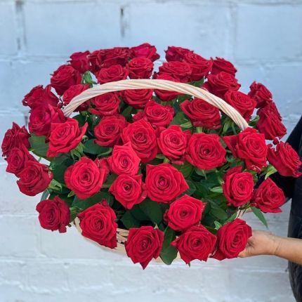 Корзинка "Моей королеве" из красных роз с доставкой в по Владимиру